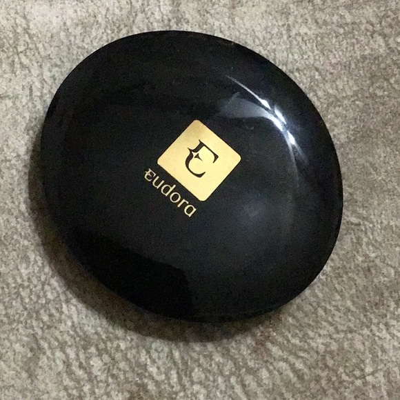 New Eudora Skin Perfection Compact - Picture 2 of 3